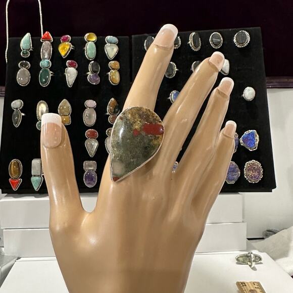 Natural red and green jasper gemstone ring silver overlay stamped 925 size 9 1/2 - Picture 1 of 5